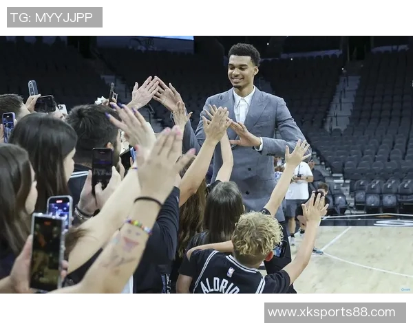 马刺主帅强调提升传球质量文班需更积极主动要球